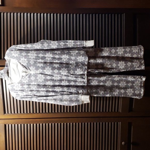 NAUTICA Silky Fleece 2-Piece Pajama Set V-Neck - Various Sizes / Patterns - EUC - Picture 5 of 13